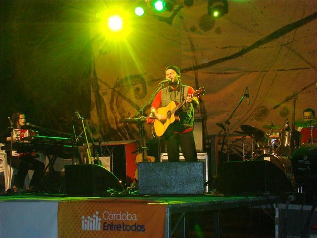 EL RALY. Barrionuevo sobre el escenario de Octubre Cultural.